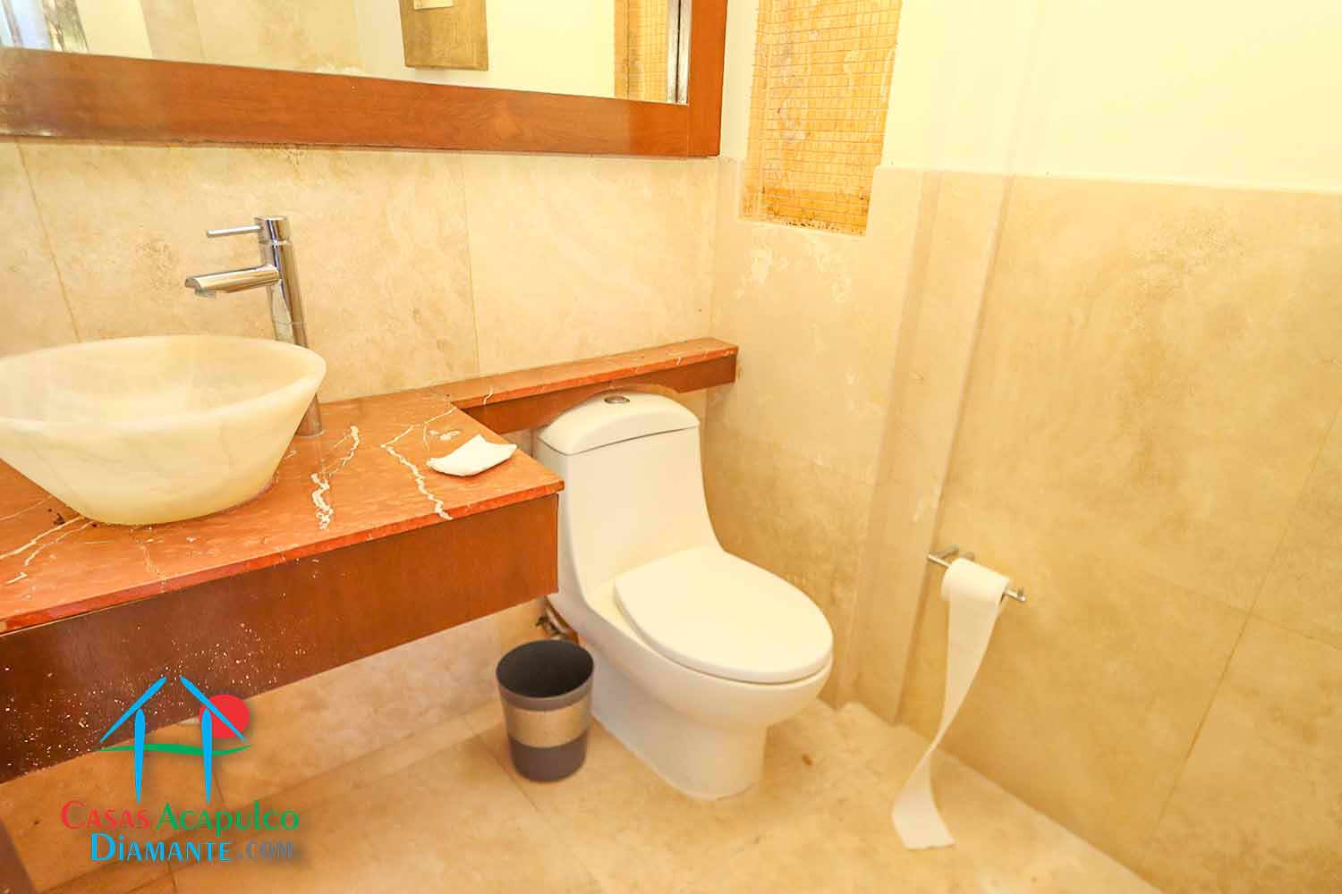 Casa Mariana - Baño de visitas 1